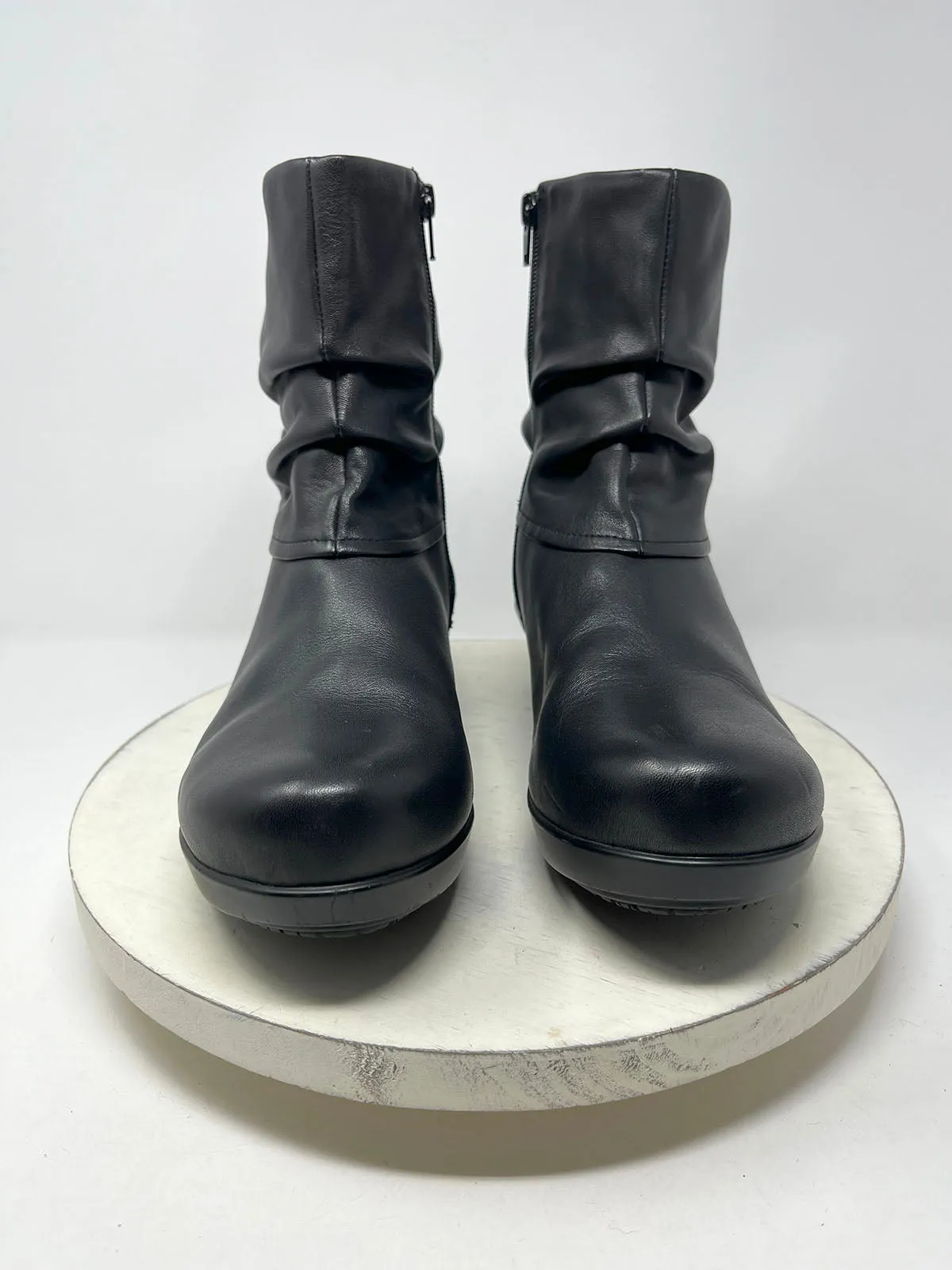 Abeo Größe 9,5 Schwarze Leder Boots mit Rüschen