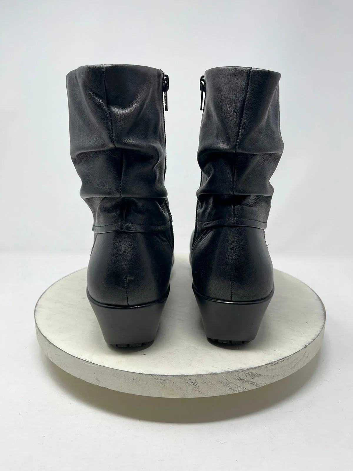 Abeo Größe 9,5 Schwarze Leder Boots mit Rüschen