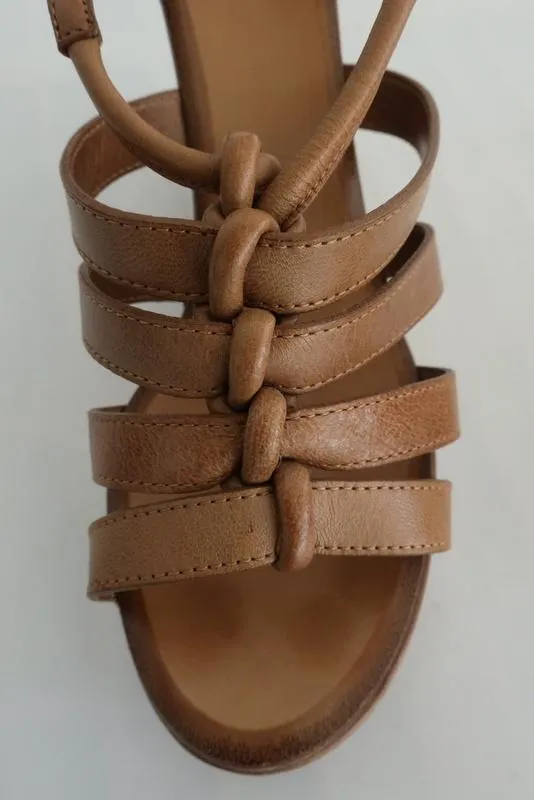 Chloe Plateau-Sandalen Beige Leder Größe 40 mit Kreuzband und Absatz