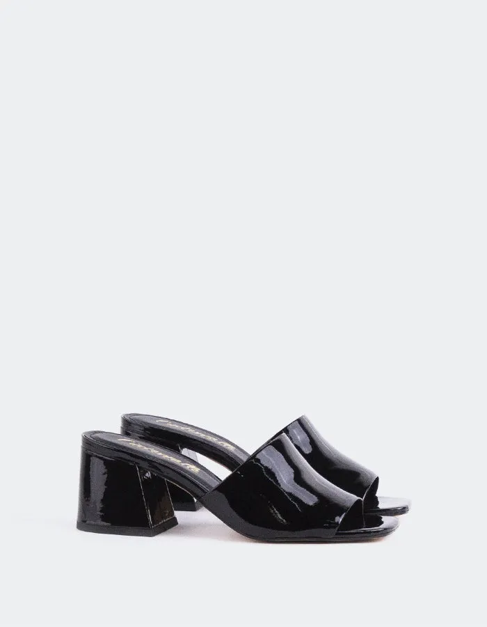 Clarabelle Lackleder in Schwarz