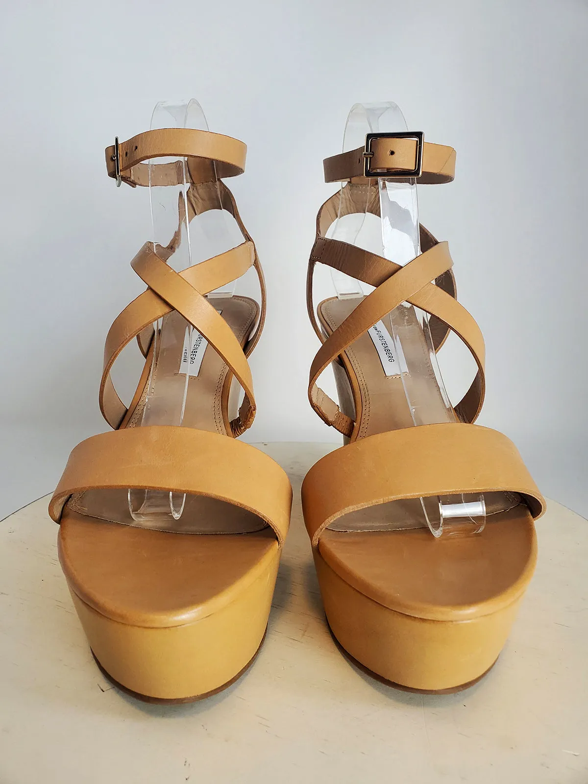 Diane Von Furstenberg Größe 8,5 Beige Riemchen Plateau-Sandalen NWOB