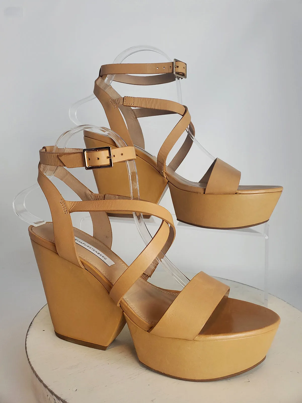 Diane Von Furstenberg Größe 8,5 Beige Riemchen Plateau-Sandalen NWOB