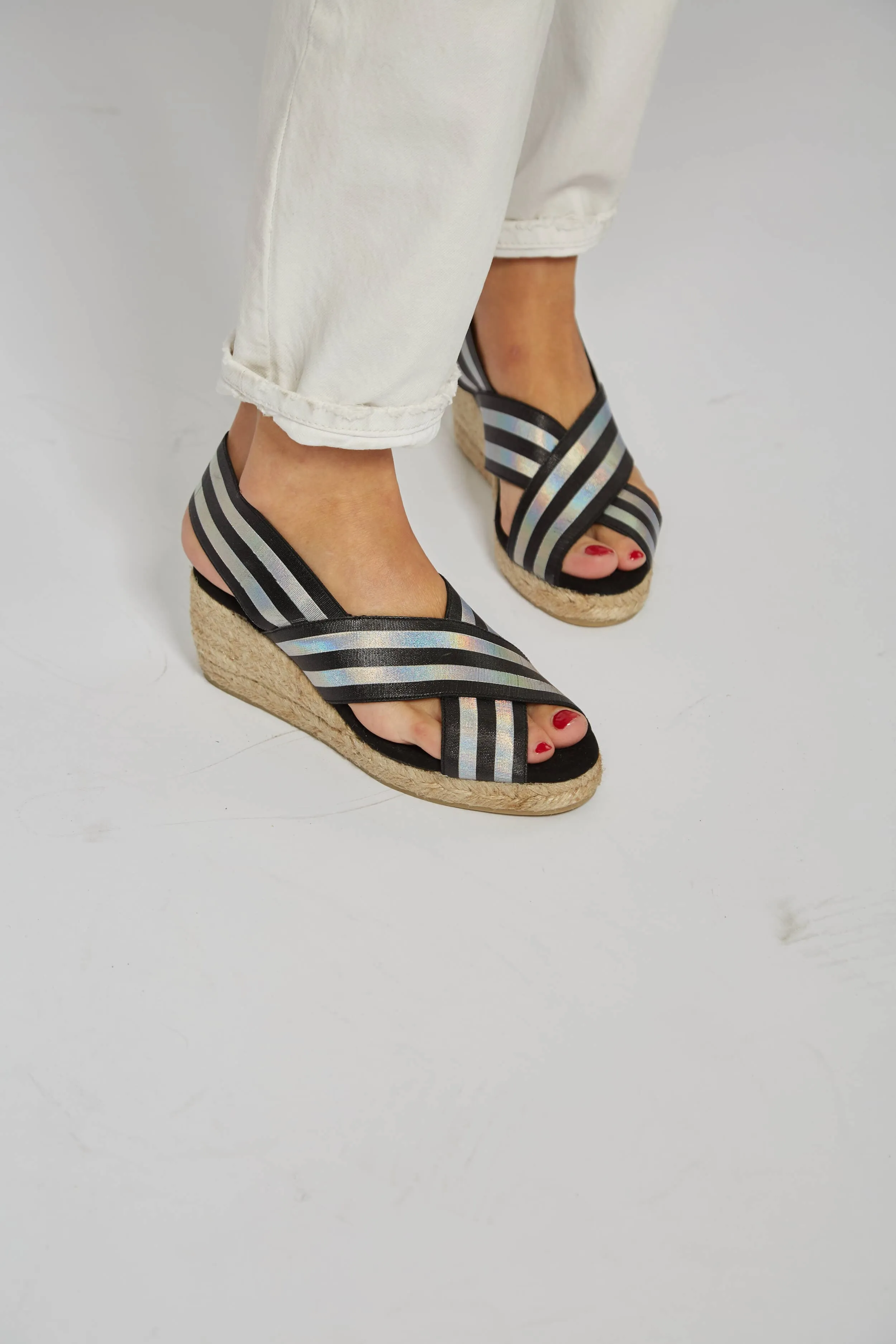 Elastische Vegane Jute Keil-Sandalen | Metallisch
