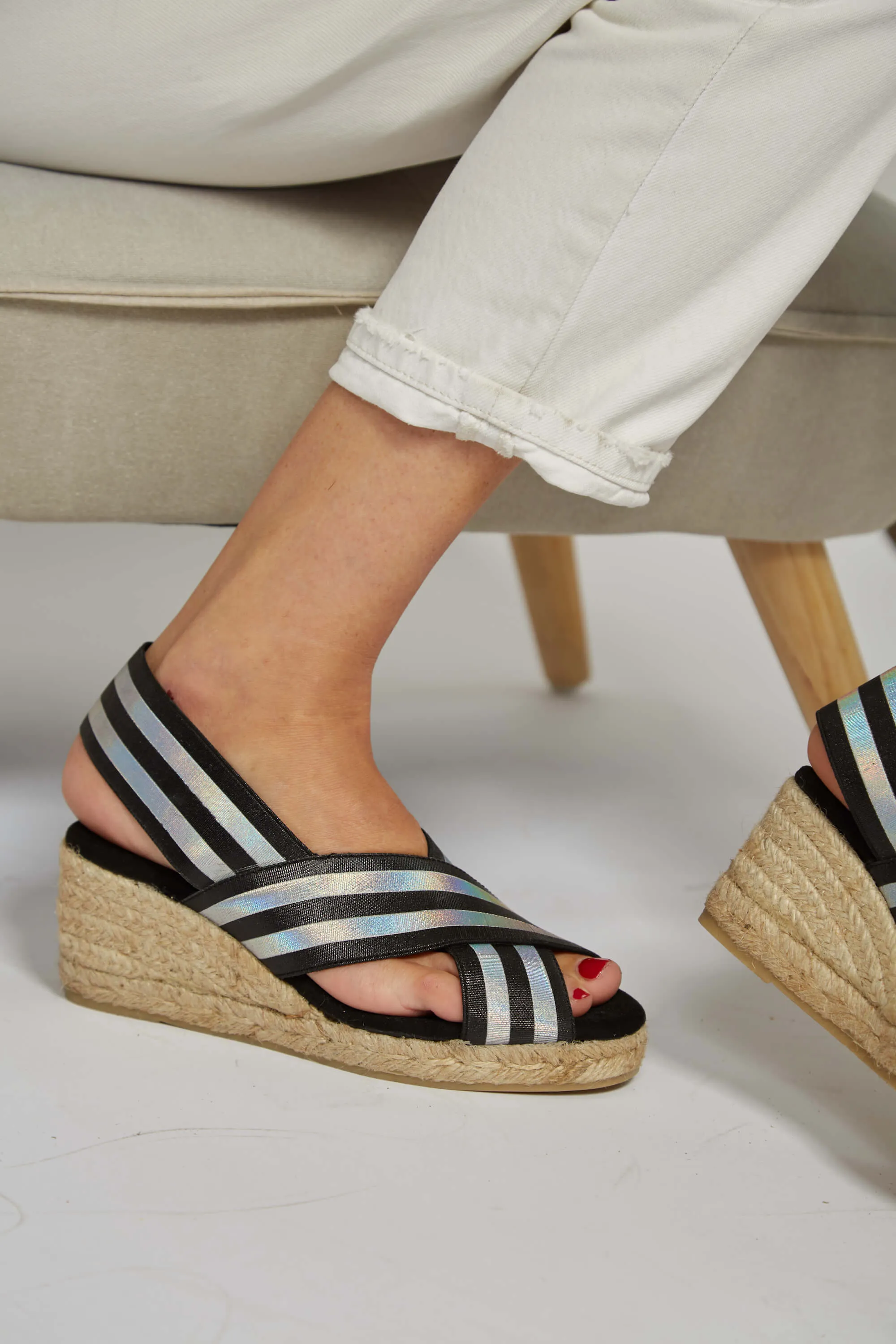 Elastische Vegane Jute Keil-Sandalen | Metallisch