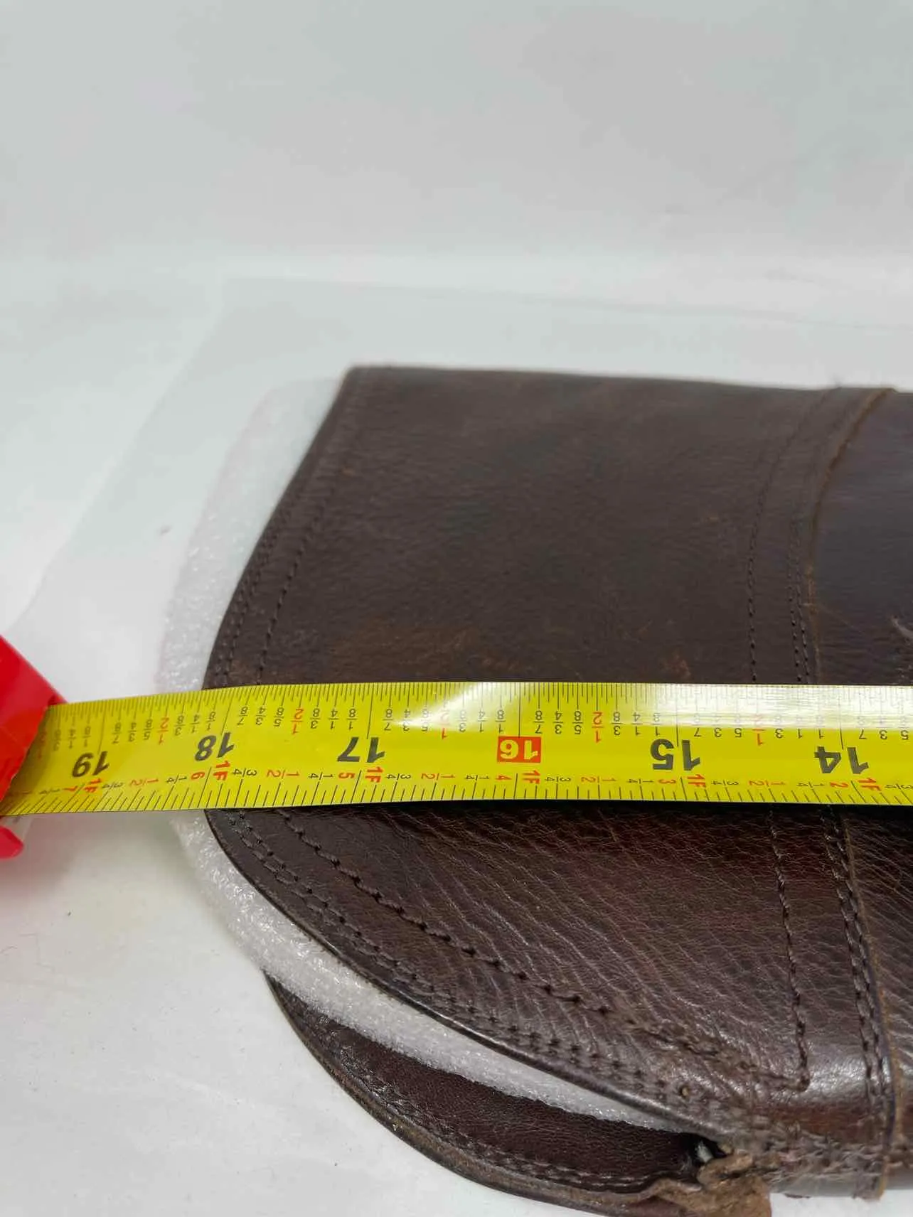 Frye Designer-Stiefel aus schokoladenfarbenem Pebbled-Leder in Größe 9