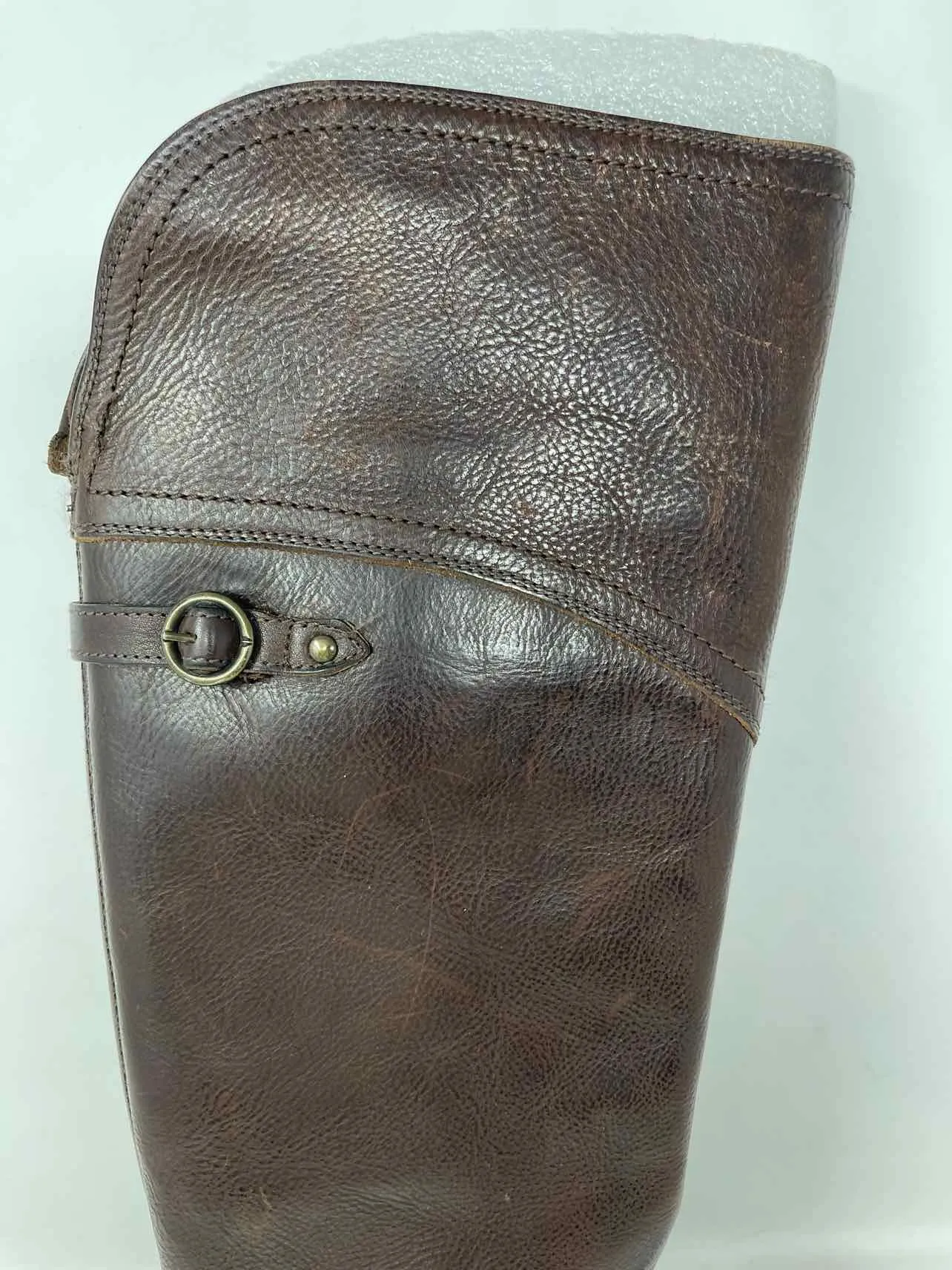 Frye Designer-Stiefel aus schokoladenfarbenem Pebbled-Leder in Größe 9
