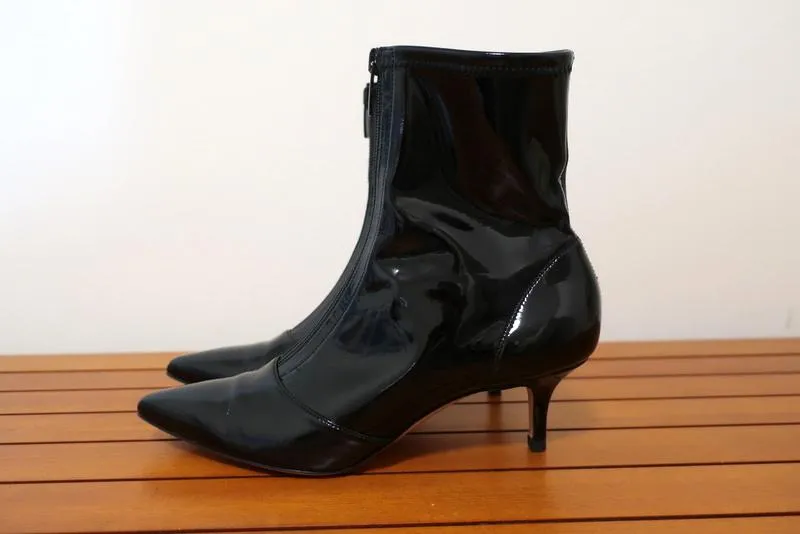 Gianvito Rossi Stiefeletten mit Reißverschluss vorne 55 Schwarz Vinyl Größe 36.5 Kitten Absatz