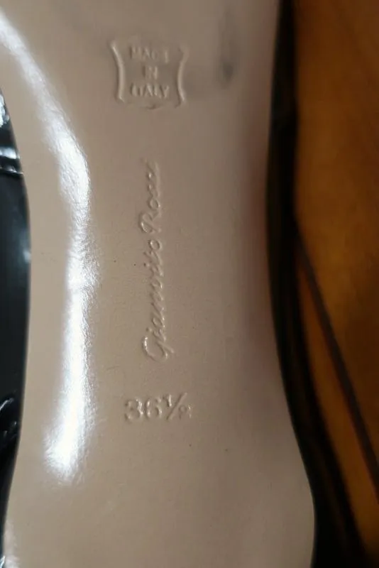 Gianvito Rossi Stiefeletten mit Reißverschluss vorne 55 Schwarz Vinyl Größe 36.5 Kitten Absatz