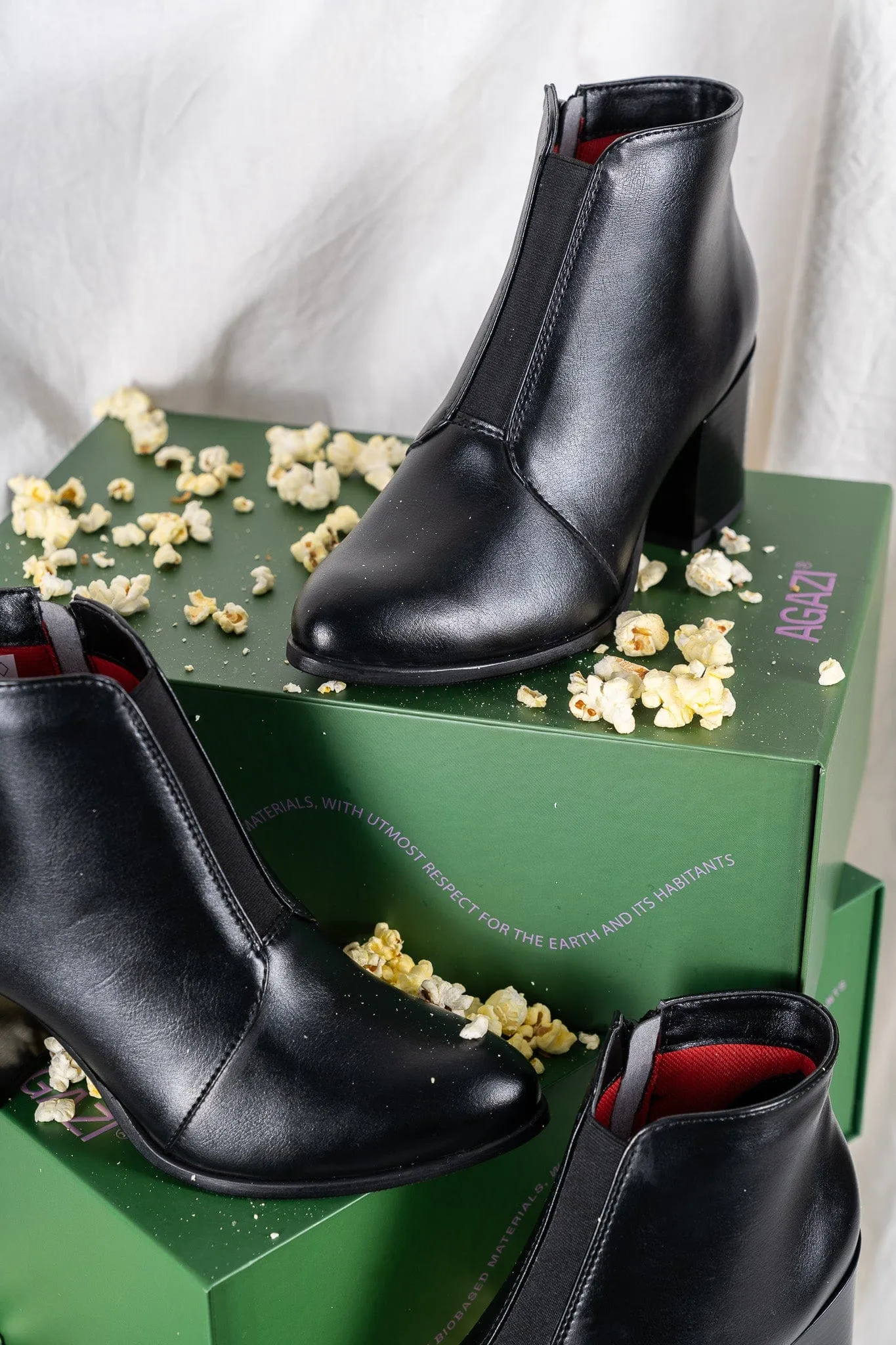 Hana Vegan Leder Stiefeletten mit Absatz | Schwarz