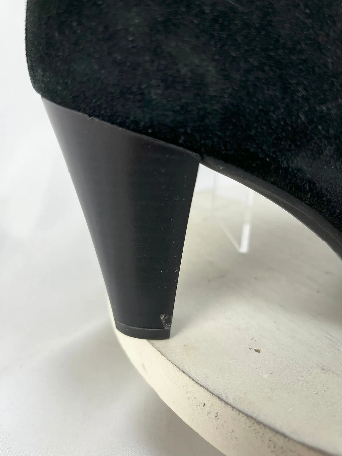 La Canadienne Größe 8 Schwarze Wildlederstiefel mit Knöpfen