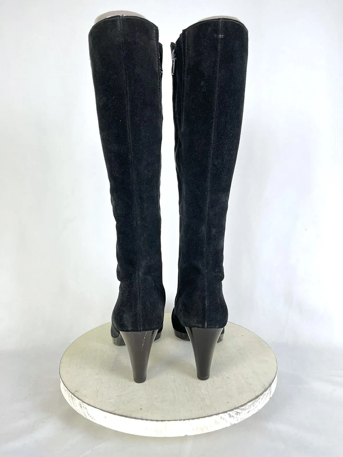 La Canadienne Größe 8 Schwarze Wildlederstiefel mit Knöpfen