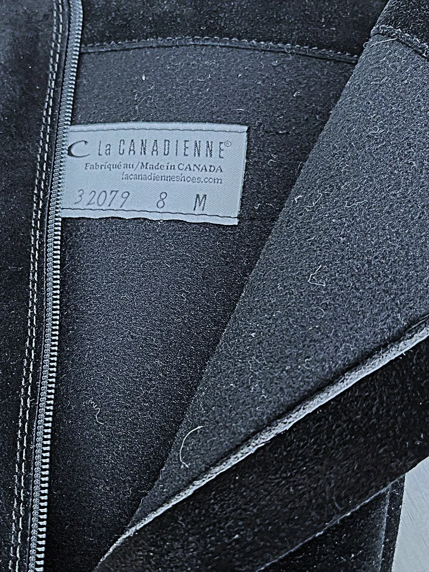 La Canadienne Größe 8 Schwarze Wildlederstiefel mit Knöpfen
