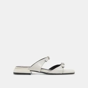 LAVERN SANDALEN OFF WHITE CRINKLE PATENT