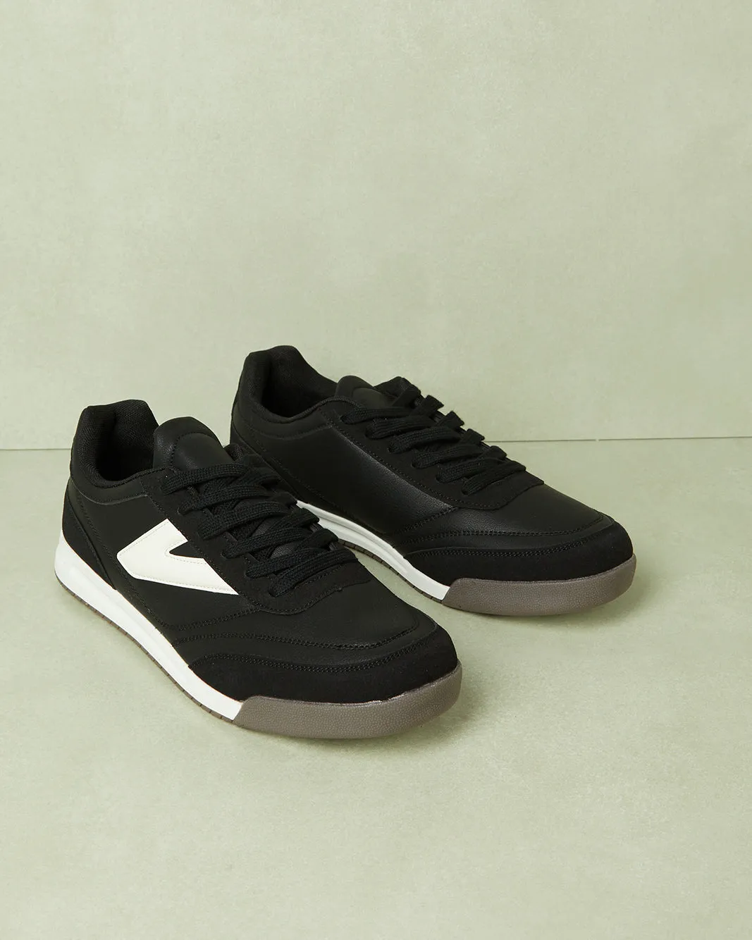 Herren-Sneaker in Schwarz mit Farbblock-Design