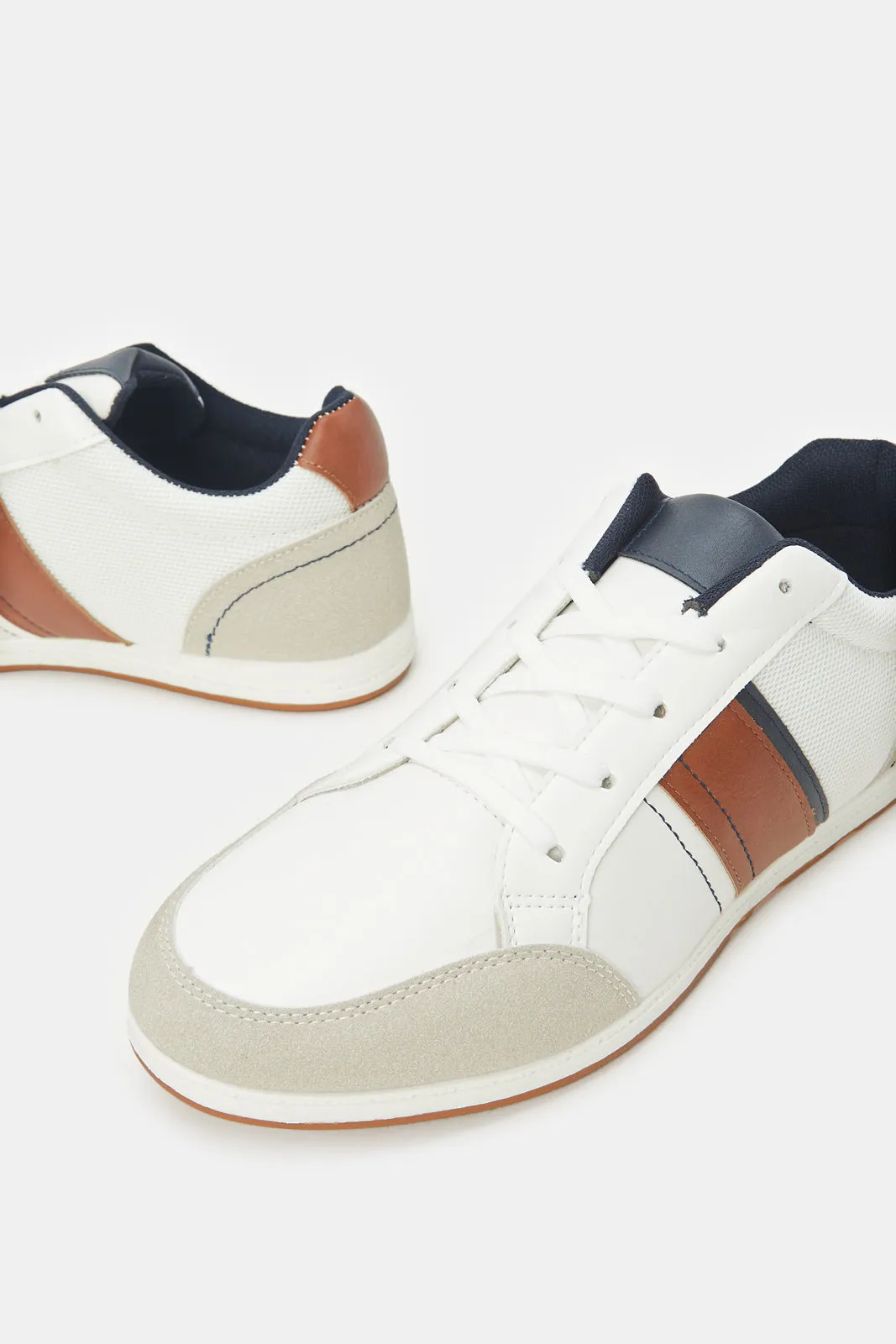 Herren Sneakers aus weißem Materialblock