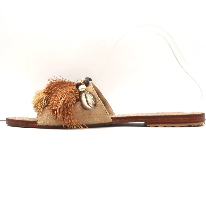 Mystique Muschel-verziertes Fransen-Slide-Sandalen Beige Wildleder Größe 7 NEU