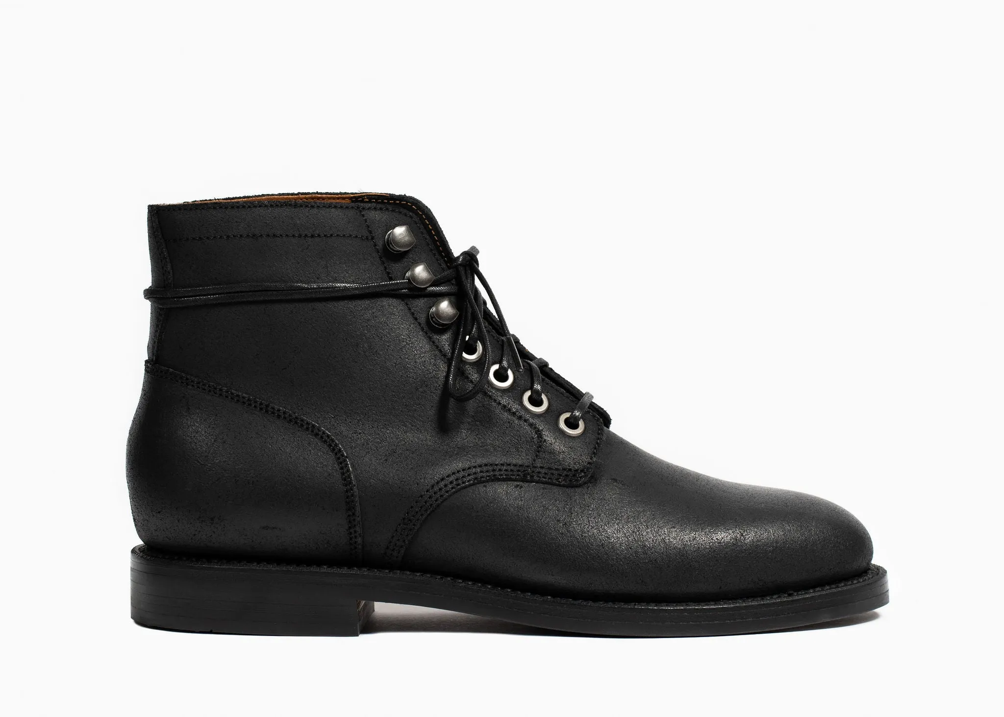 Nora Boot Black Wachs Commander