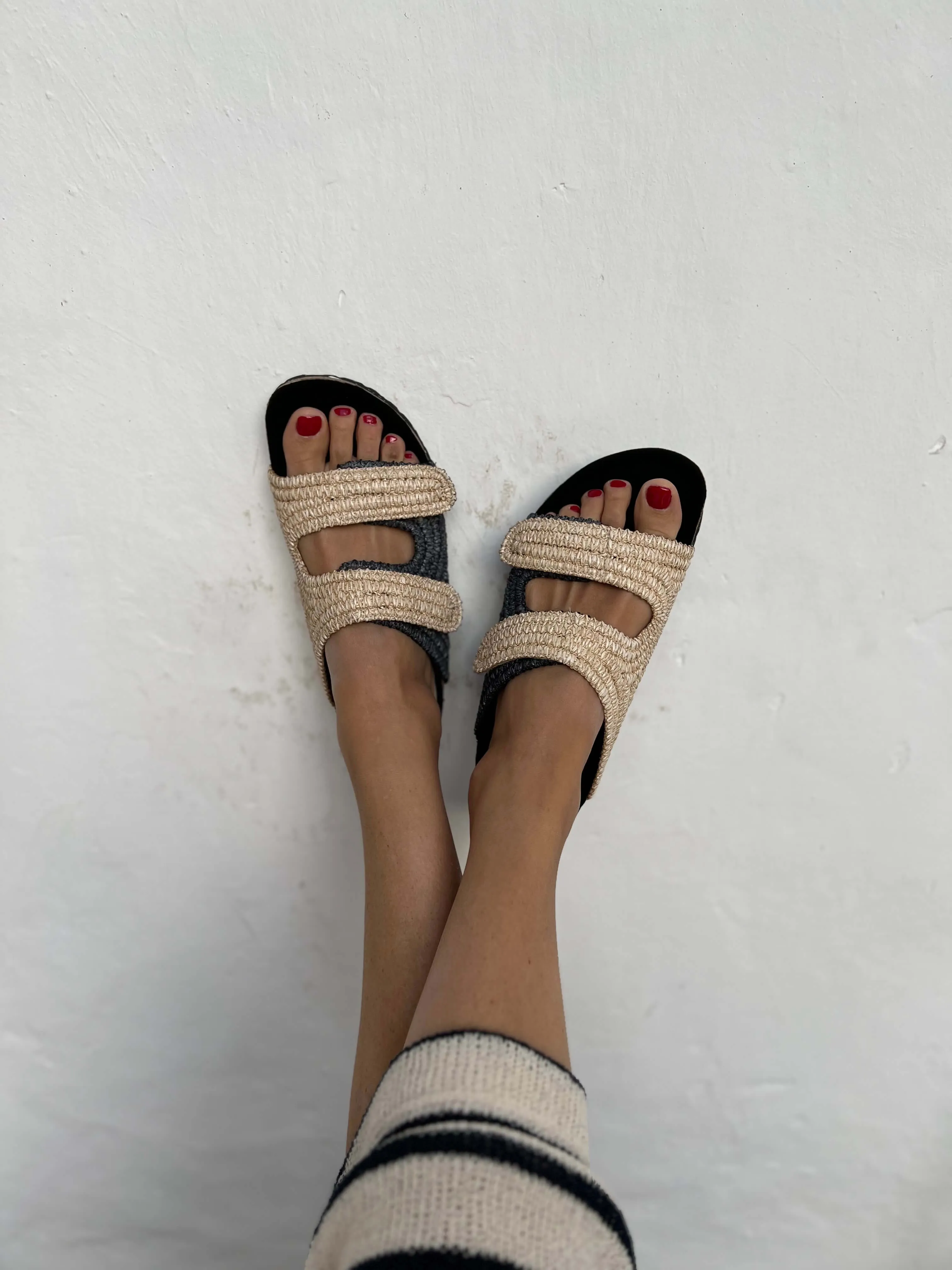 Pollenca Vegan Rafia Sandalen | Natur & Schwarz