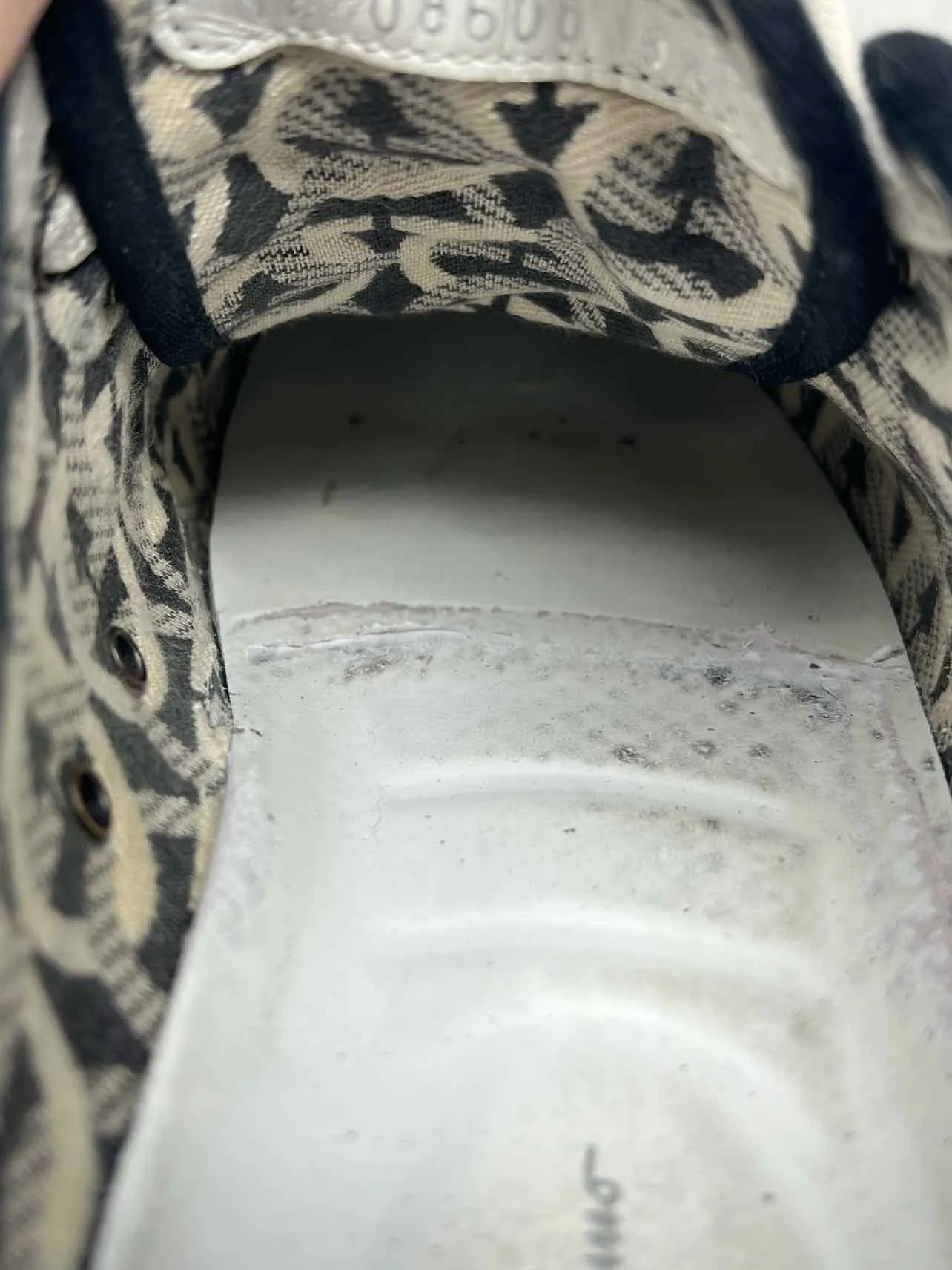 Salvatore Ferragamo Größe 8,5 Beige/Schwarz Signatur Schnürschuhe Sneakers AS IS
