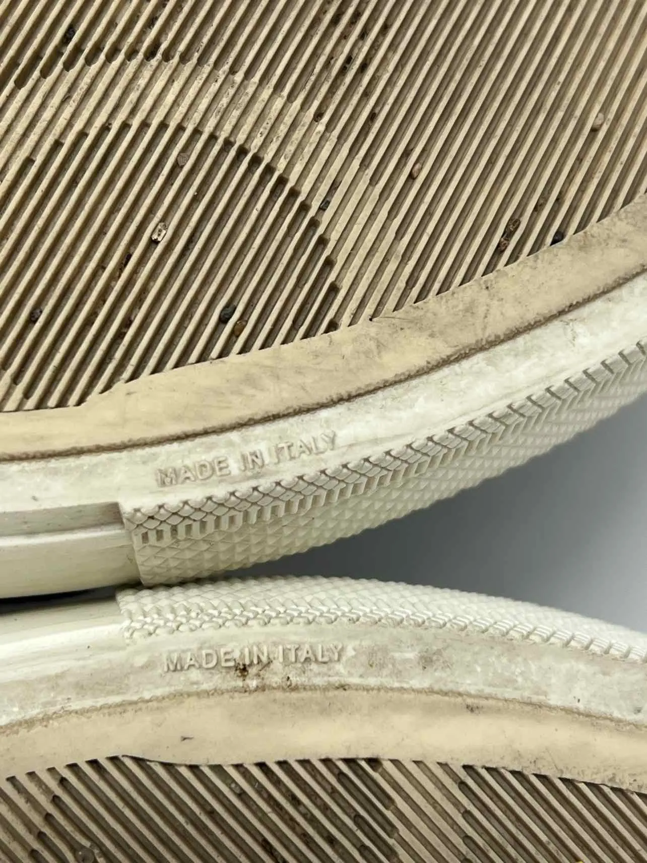 Salvatore Ferragamo Größe 8,5 Beige/Schwarz Signatur Schnürschuhe Sneakers AS IS