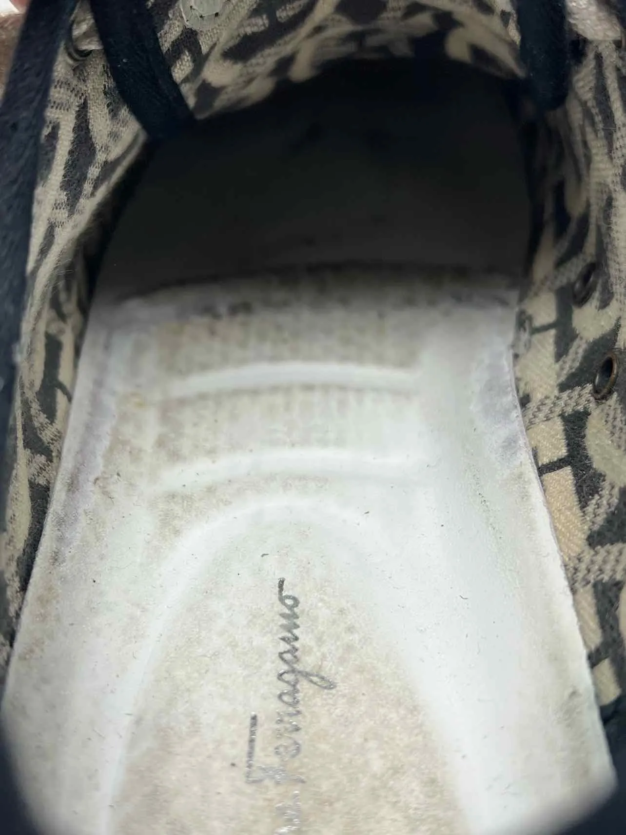 Salvatore Ferragamo Größe 8,5 Beige/Schwarz Signatur Schnürschuhe Sneakers AS IS