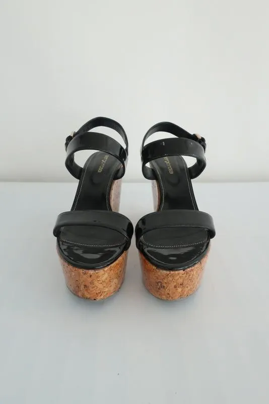 Sergio Rossi Lackleder Keilabsatz-Sandalen mit Korkplattform Größe 40
