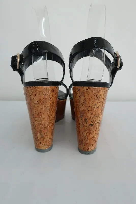 Sergio Rossi Lackleder Keilabsatz-Sandalen mit Korkplattform Größe 40