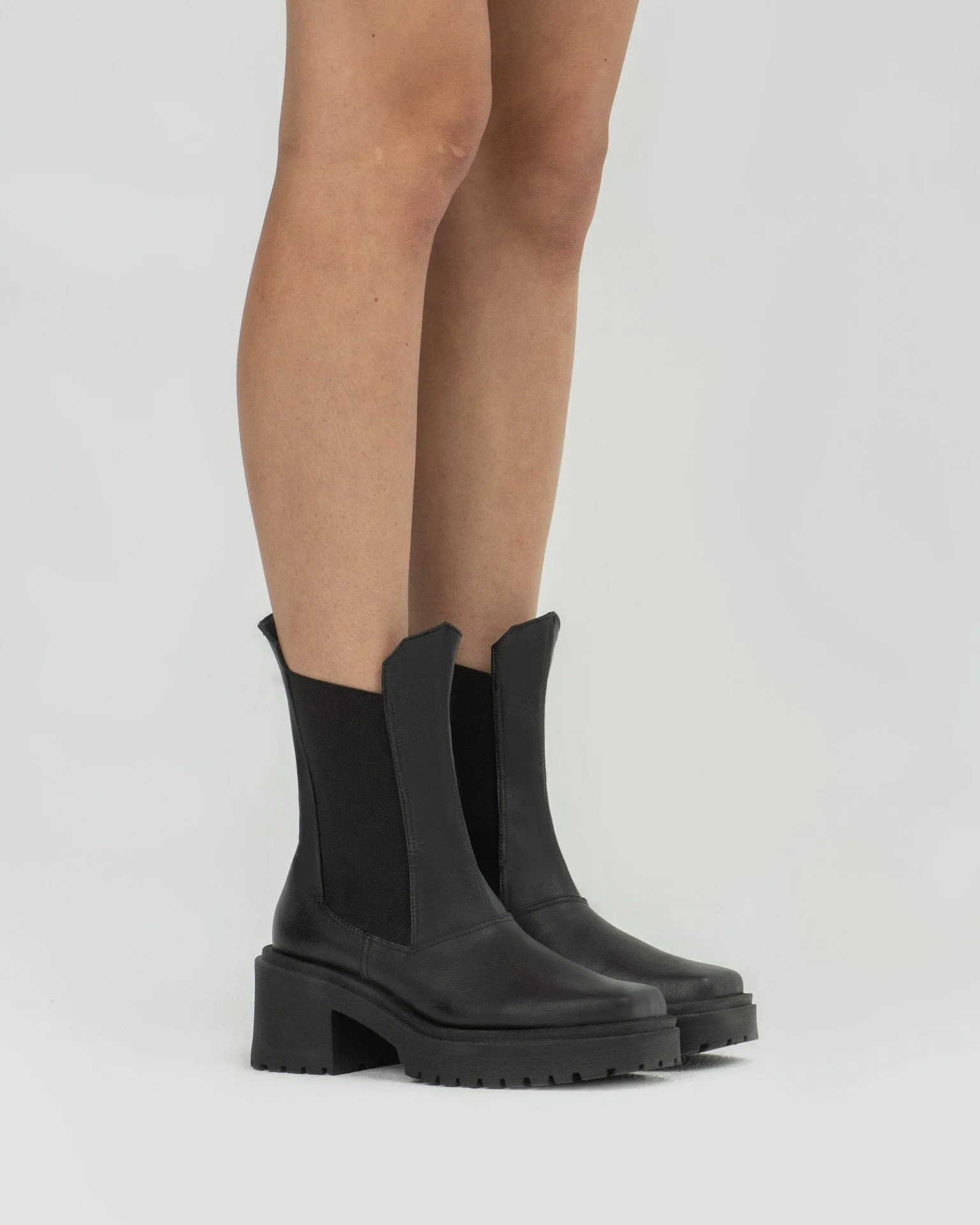 Quadratische Chelsea-Stiefel aus veganem Traubenleder | Schwarz