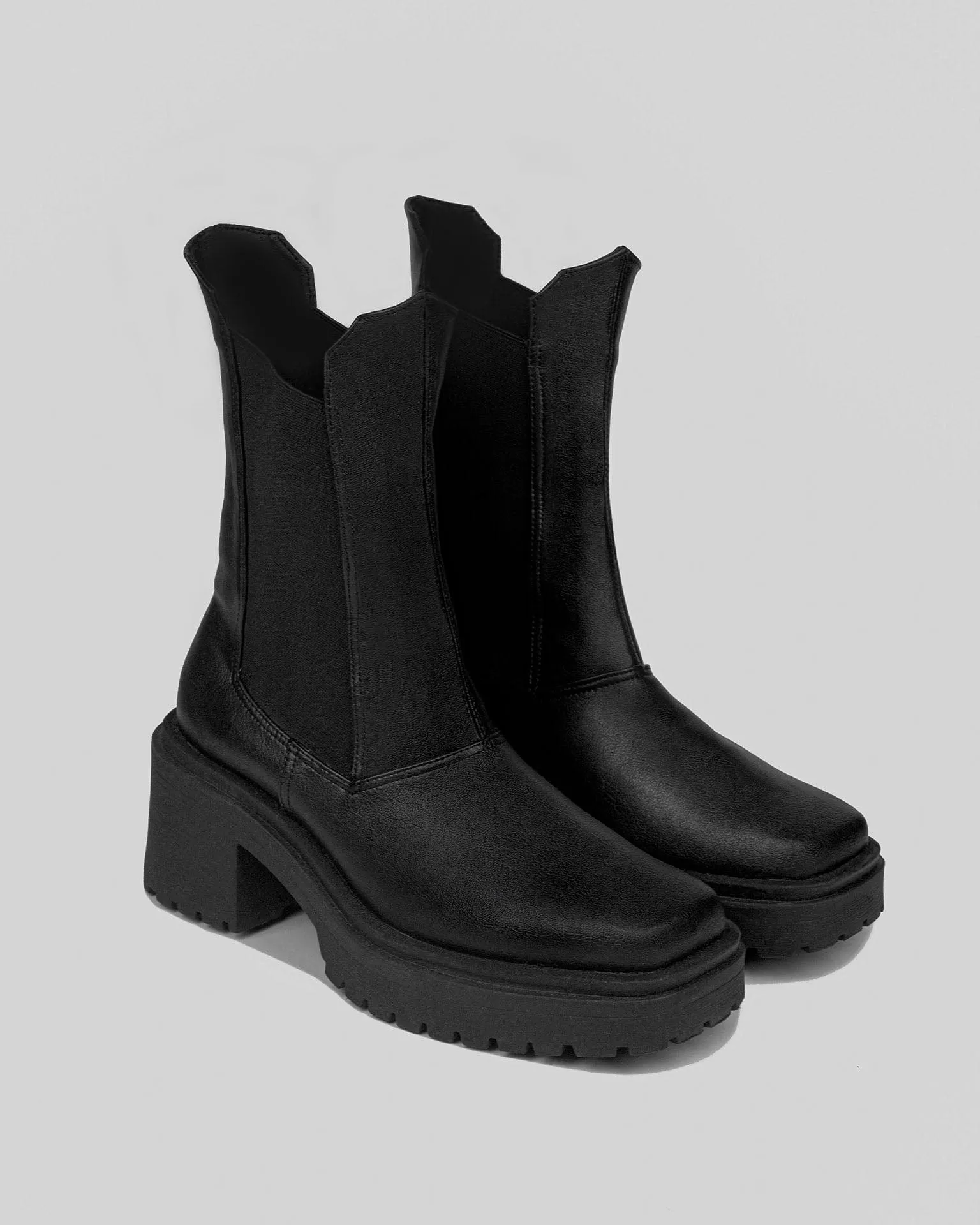 Quadratische Chelsea-Stiefel aus veganem Traubenleder | Schwarz