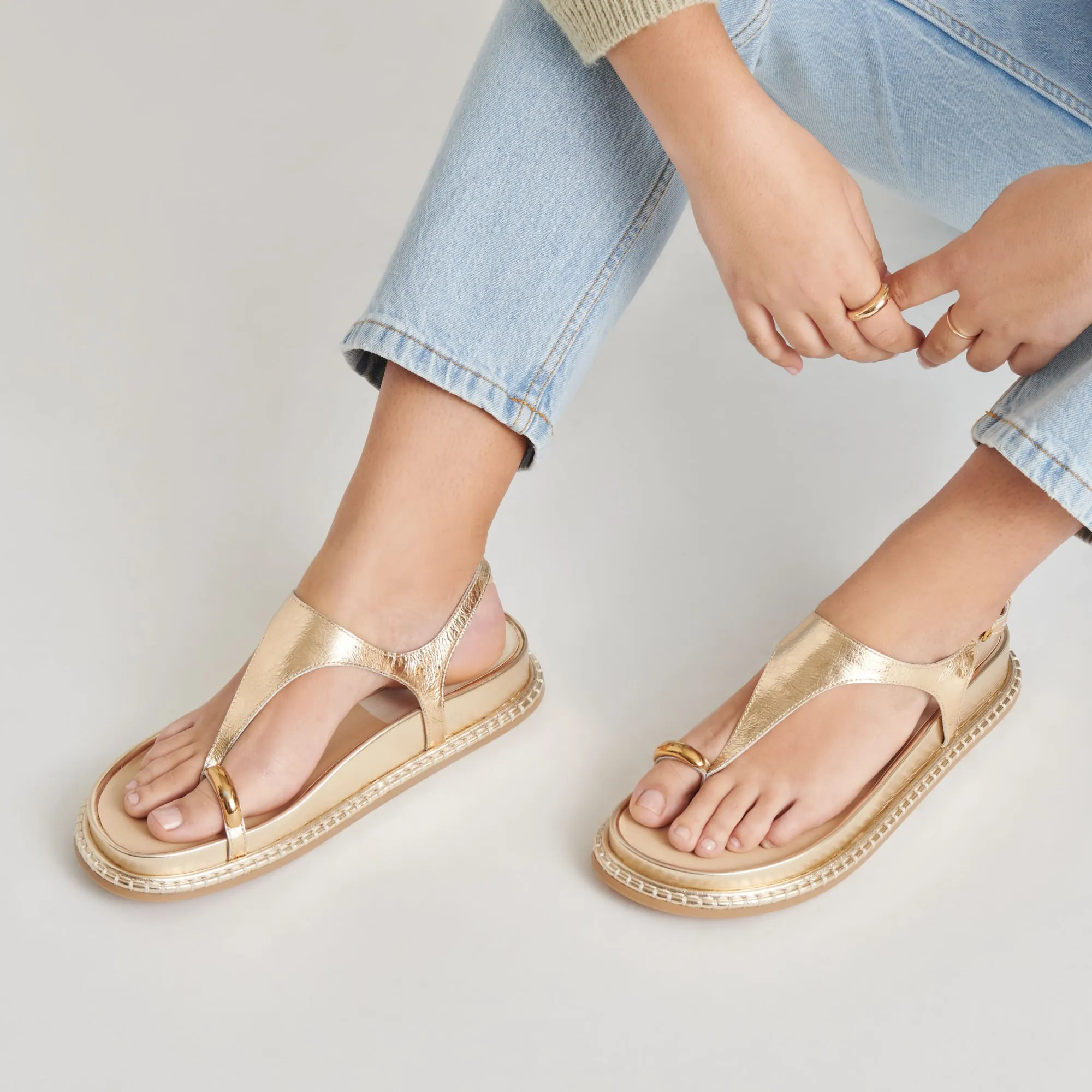 STEFAN SANDALEN GOLD LEDER MIT VINTAGE-OPTIK