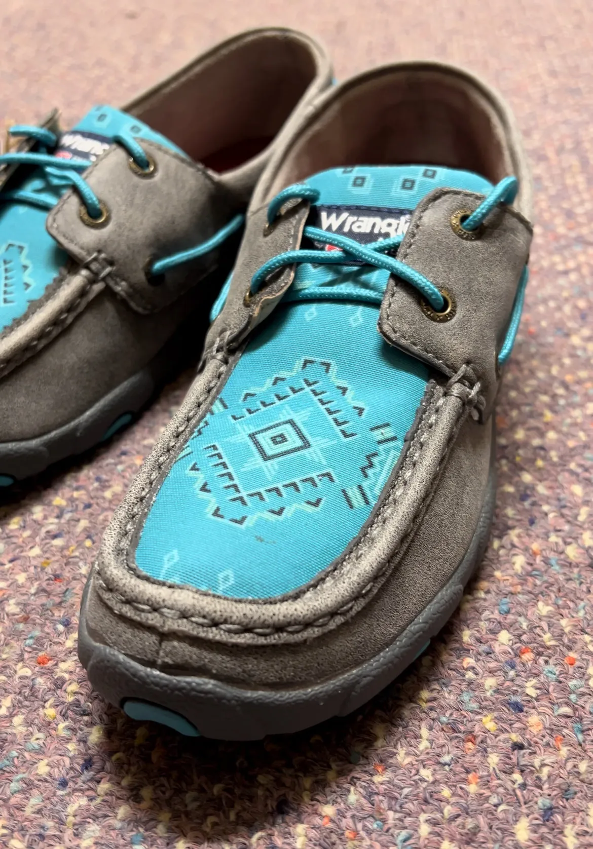 Twisted X Damen Driving Moc mit Wrangler heydude Schuhen