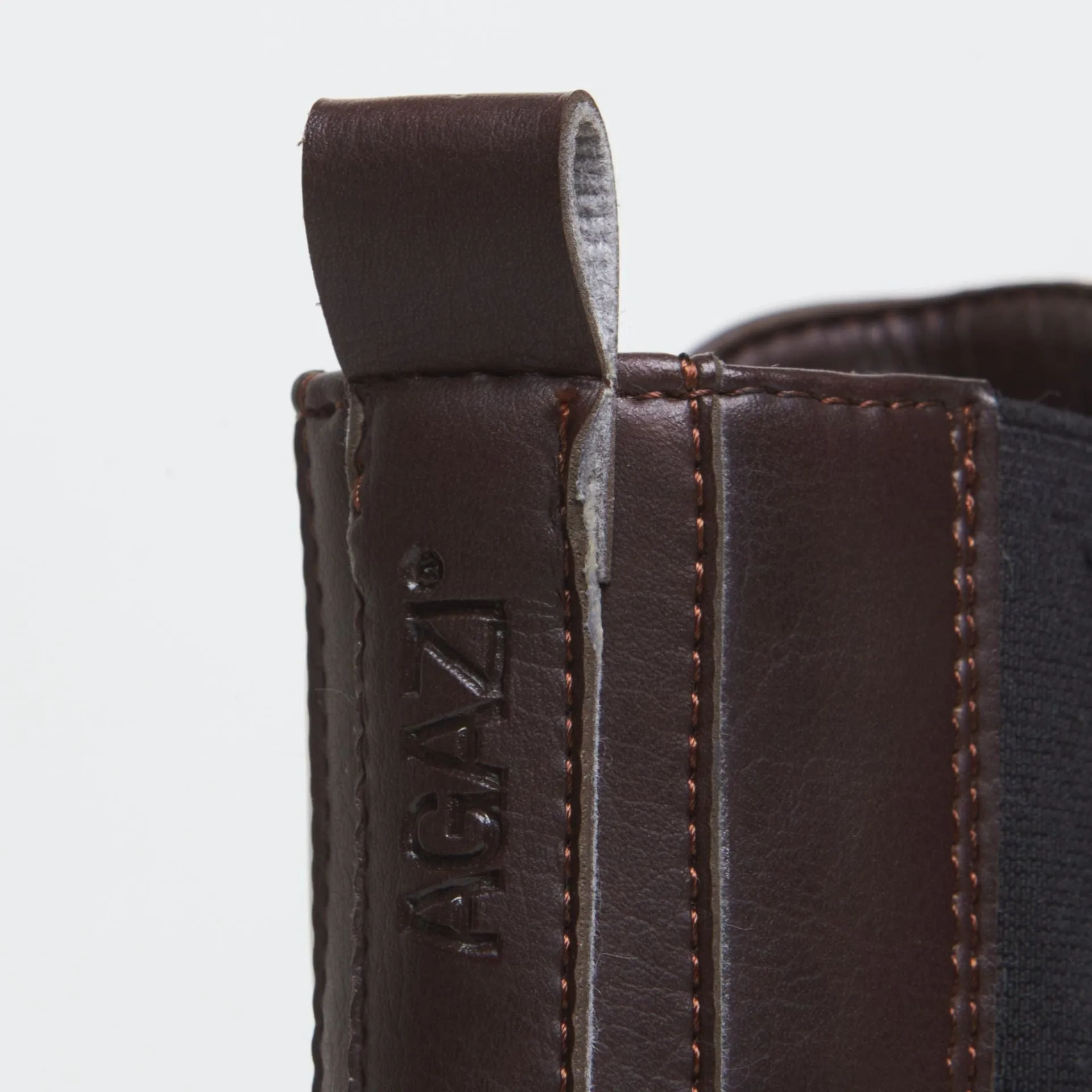Vicky Vegan-Leder Stiefel mit Absatz | Schokolade