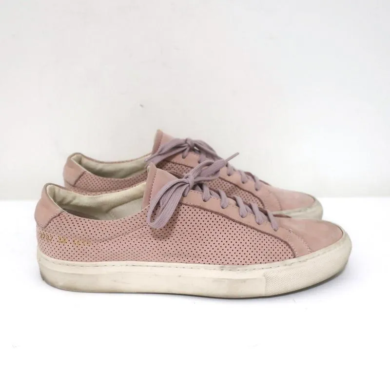 Damen Achilles Low Top Sneakers von Common Projects in Pink mit Perforiertem Wildleder Größe 38