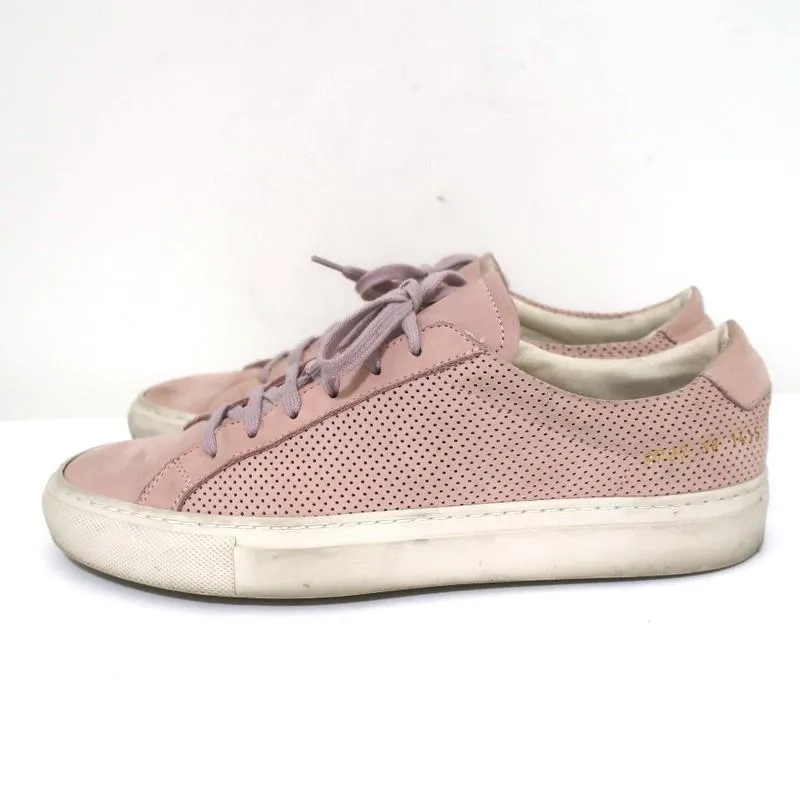 Damen Achilles Low Top Sneakers von Common Projects in Pink mit Perforiertem Wildleder Größe 38