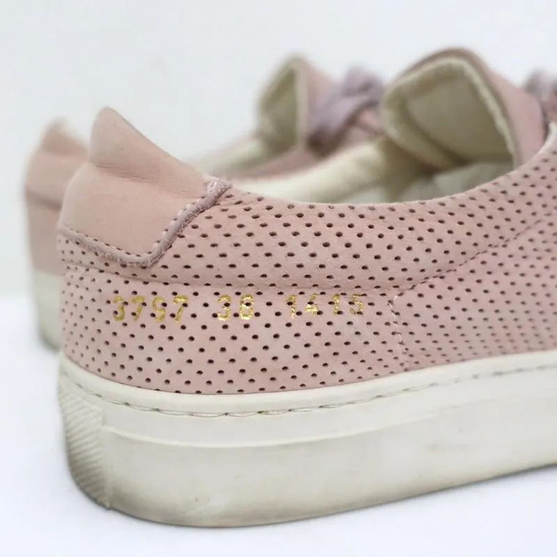 Damen Achilles Low Top Sneakers von Common Projects in Pink mit Perforiertem Wildleder Größe 38